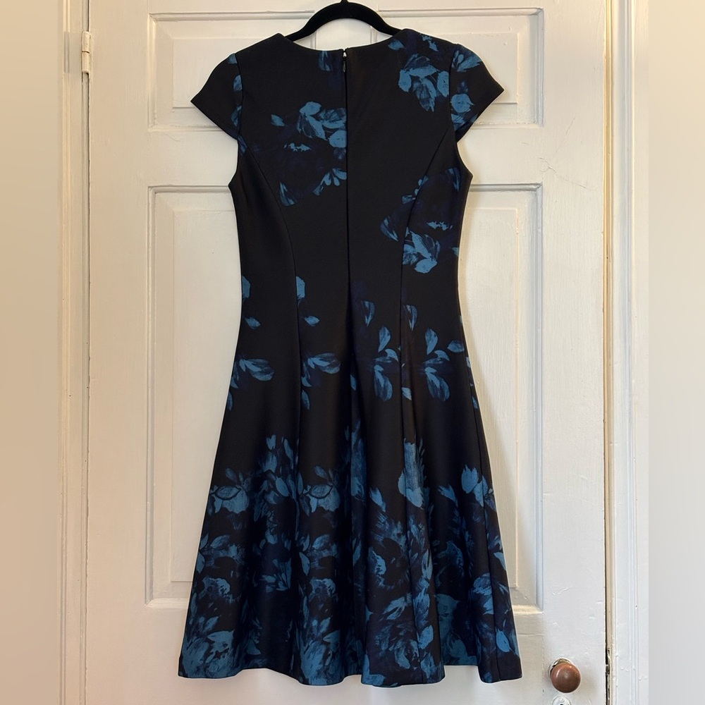 Julia Jordan Floral Scuba Cap Sleeve V Neck Dress, size 4 - Picture 2 of 5